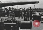 Standbild United States Navy crew Pearl Harbor Hawaii USA, 1942, aus Sekunde 61 historischem Filmmaterial Videoclip 65675063059