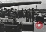 Standbild United States Navy crew Pearl Harbor Hawaii USA, 1942, aus Sekunde 62 historischem Filmmaterial Videoclip 65675063059