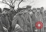 Image Prisonniers de guerre allemands pendant la première Guerre mondiale France, 1917, de la seconde 17 séquences d'archives historiques vidéo 65675063074