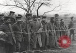 Image Prisonniers de guerre allemands pendant la première Guerre mondiale France, 1917, de la seconde 30 séquences d'archives historiques vidéo 65675063074