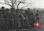 Image Prisonniers de guerre allemands pendant la première Guerre mondiale France, 1917, de la seconde 31 séquences d'archives historiques vidéo 65675063074