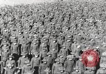 Standbild Neue Rekruten der US-Armee im Trainingslager des 1 Weltkrieges United States USA, 1917, aus Sekunde 34 historischem Filmmaterial Videoclip 65675063079