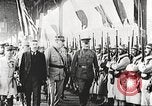 Immagine di John Pershing esamina le forze in Francia Francia, 1917, secondo 25 filmato di repertorio 65675063088