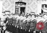 Immagine di John Pershing esamina le forze in Francia Francia, 1917, secondo 30 filmato di repertorio 65675063088