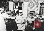 Immagine di John Pershing esamina le forze in Francia Francia, 1917, secondo 36 filmato di repertorio 65675063088