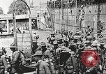 Immagine di Soldati degli Stati Uniti che arrivano in Francia prima guerra mondiale Francia, 1917, secondo 3 filmato di repertorio 65675063089