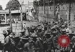 Immagine di Soldati degli Stati Uniti che arrivano in Francia prima guerra mondiale Francia, 1917, secondo 4 filmato di repertorio 65675063089
