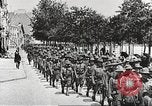 Immagine di Soldati degli Stati Uniti che arrivano in Francia prima guerra mondiale Francia, 1917, secondo 12 filmato di repertorio 65675063089