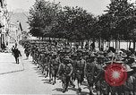 Immagine di Soldati degli Stati Uniti che arrivano in Francia prima guerra mondiale Francia, 1917, secondo 13 filmato di repertorio 65675063089