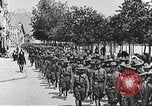 Immagine di Soldati degli Stati Uniti che arrivano in Francia prima guerra mondiale Francia, 1917, secondo 14 filmato di repertorio 65675063089