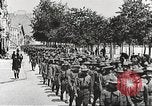 Immagine di Soldati degli Stati Uniti che arrivano in Francia prima guerra mondiale Francia, 1917, secondo 16 filmato di repertorio 65675063089