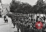 Immagine di Soldati degli Stati Uniti che arrivano in Francia prima guerra mondiale Francia, 1917, secondo 24 filmato di repertorio 65675063089