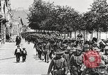 Immagine di Soldati degli Stati Uniti che arrivano in Francia prima guerra mondiale Francia, 1917, secondo 28 filmato di repertorio 65675063089