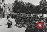 Immagine di Soldati degli Stati Uniti che arrivano in Francia prima guerra mondiale Francia, 1917, secondo 29 filmato di repertorio 65675063089