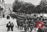 Immagine di Soldati degli Stati Uniti che arrivano in Francia prima guerra mondiale Francia, 1917, secondo 31 filmato di repertorio 65675063089