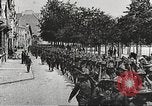 Immagine di Soldati degli Stati Uniti che arrivano in Francia prima guerra mondiale Francia, 1917, secondo 36 filmato di repertorio 65675063089
