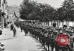 Immagine di Soldati degli Stati Uniti che arrivano in Francia prima guerra mondiale Francia, 1917, secondo 38 filmato di repertorio 65675063089