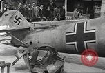 Standbild deutsche Flugzeuge in britischen Marktplatz Vereinigtes Königreich, 1941, aus Sekunde 4 historischem Filmmaterial Videoclip 65675063095