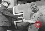 Standbild deutsche Flugzeuge in britischen Marktplatz Vereinigtes Königreich, 1941, aus Sekunde 11 historischem Filmmaterial Videoclip 65675063095