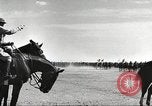 Immagine di 1a divisione di cavalleria Fort Riley Kansas USA, 1942, secondo 30 filmato di repertorio 65675063103