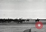 Immagine di 1a divisione di cavalleria Fort Riley Kansas USA, 1942, secondo 33 filmato di repertorio 65675063103