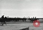 Immagine di 1a divisione di cavalleria Fort Riley Kansas USA, 1942, secondo 35 filmato di repertorio 65675063103