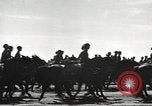 Immagine di 1a divisione di cavalleria Fort Riley Kansas USA, 1942, secondo 37 filmato di repertorio 65675063103