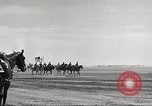Immagine di 1a divisione di cavalleria Fort Riley Kansas USA, 1942, secondo 44 filmato di repertorio 65675063103