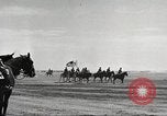 Immagine di 1a divisione di cavalleria Fort Riley Kansas USA, 1942, secondo 46 filmato di repertorio 65675063103