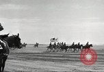 Immagine di 1a divisione di cavalleria Fort Riley Kansas USA, 1942, secondo 47 filmato di repertorio 65675063103