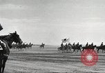 Immagine di 1a divisione di cavalleria Fort Riley Kansas USA, 1942, secondo 48 filmato di repertorio 65675063103