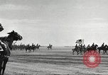 Immagine di 1a divisione di cavalleria Fort Riley Kansas USA, 1942, secondo 49 filmato di repertorio 65675063103