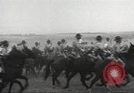 Standbild 1st Cavalry Division Fort Riley Kansas USA, 1942, aus Sekunde 46 historischem Filmmaterial Videoclip 65675063107