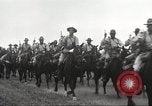 Standbild 1st Cavalry Division Fort Riley Kansas USA, 1942, aus Sekunde 59 historischem Filmmaterial Videoclip 65675063107