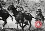 Standbild Elemente der US 6th Cavalry Division in Manövern am Fort Olgelthorpe Fort Oglethorpe Georgia USA, 1942, aus Sekunde 56 historischem Filmmaterial Videoclip 65675063110
