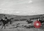 Standbild 1st Cavalry Division Salem Oregon USA, 1942, aus Sekunde 24 historischem Filmmaterial Videoclip 65675063117