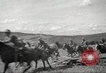 Standbild 1st Cavalry Division Salem Oregon USA, 1942, aus Sekunde 30 historischem Filmmaterial Videoclip 65675063117