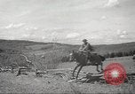 Standbild 1st Cavalry Division Salem Oregon USA, 1942, aus Sekunde 35 historischem Filmmaterial Videoclip 65675063117