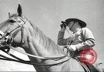 Standbild 1st Cavalry Division Salem Oregon USA, 1942, aus Sekunde 22 historischem Filmmaterial Videoclip 65675063118