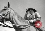 Standbild 1st Cavalry Division Salem Oregon USA, 1942, aus Sekunde 23 historischem Filmmaterial Videoclip 65675063118