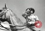 Standbild 1st Cavalry Division Salem Oregon USA, 1942, aus Sekunde 29 historischem Filmmaterial Videoclip 65675063118