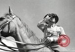 Standbild 1st Cavalry Division Salem Oregon USA, 1942, aus Sekunde 30 historischem Filmmaterial Videoclip 65675063118