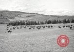 Standbild 1st Cavalry Division Salem Oregon USA, 1942, aus Sekunde 46 historischem Filmmaterial Videoclip 65675063118