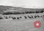 Standbild 1st Cavalry Division Salem Oregon USA, 1942, aus Sekunde 52 historischem Filmmaterial Videoclip 65675063118