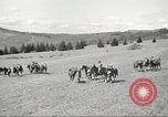 Standbild 1st Cavalry Division Salem Oregon USA, 1942, aus Sekunde 57 historischem Filmmaterial Videoclip 65675063118