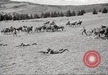 Standbild 1st Cavalry Division Salem Oregon USA, 1942, aus Sekunde 60 historischem Filmmaterial Videoclip 65675063118