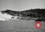 Standbild 1st Cavalry Division Salem Oregon USA, 1942, aus Sekunde 18 historischem Filmmaterial Videoclip 65675063119