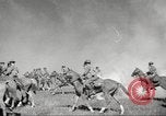 Standbild 1st Cavalry Division Salem Oregon USA, 1942, aus Sekunde 60 historischem Filmmaterial Videoclip 65675063119