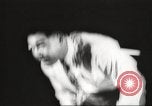 Image Boxeur Joe Louis la préparation d'une lutte United States USA, 1946, de la seconde 22 séquences d'archives historiques vidéo 65675063131