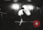 Image Boxeur Joe Louis la préparation d'une lutte United States USA, 1946, de la seconde 44 séquences d'archives historiques vidéo 65675063131